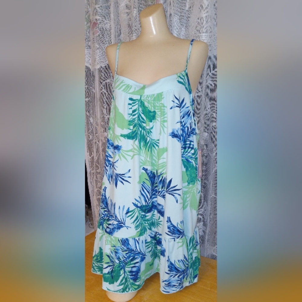 New With Tag. Womens XL (16/18) Tropical Print Chemise